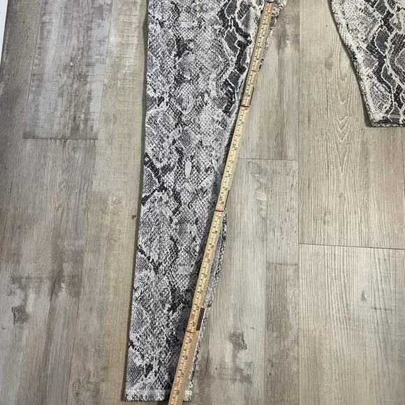 Alo yoga snakeskin legging size large - Picture 6 of 13